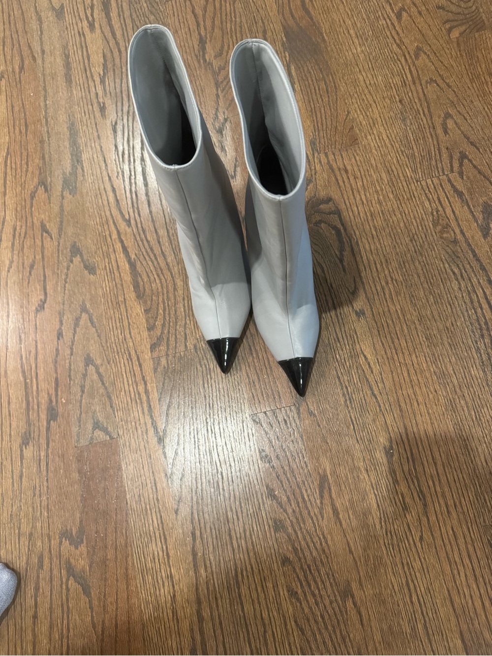 Never wornStylish Women's Pointed Toe Ankle Boots - Light Gray with Black Cap